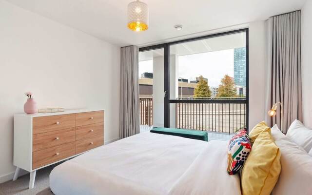 Modern 1 Bed Apt W/balcony nr Olympic Park, Zone 2