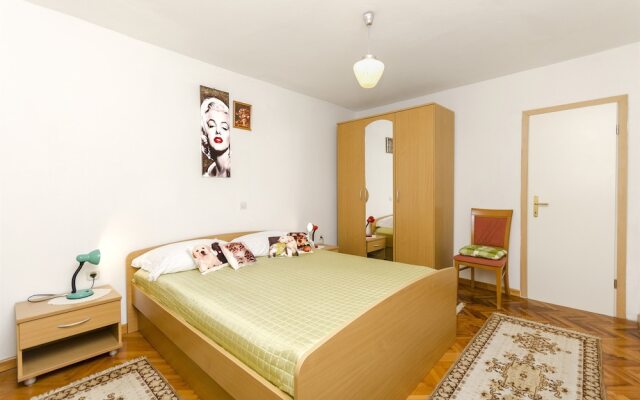 Apartment and Rooms Ive