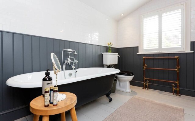 Veeve - Modern Cottage