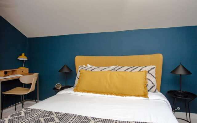 The Crescent Moon - Elegant 1BDR Flat