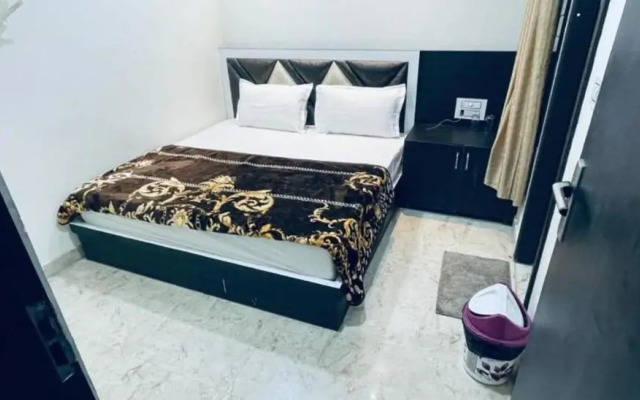 Goroomgo Yuvraj Residency Amritsar