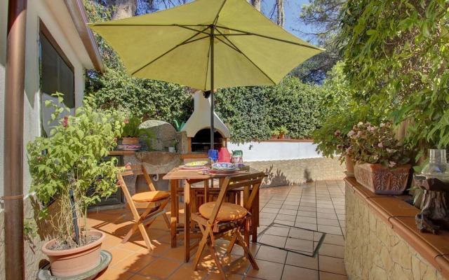 Lacco Cottage