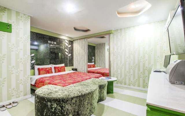 Icarus Motel