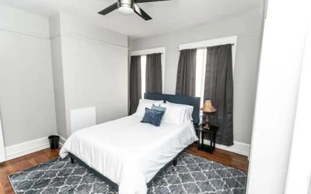 29th Street Trendy Lakeview Craftsman 8