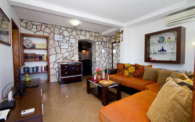 Apartments Dora