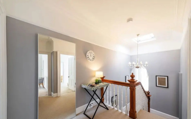 Sunnybrae House Seaside Family-friendly Getaway in Stonehaven With Hot Tub