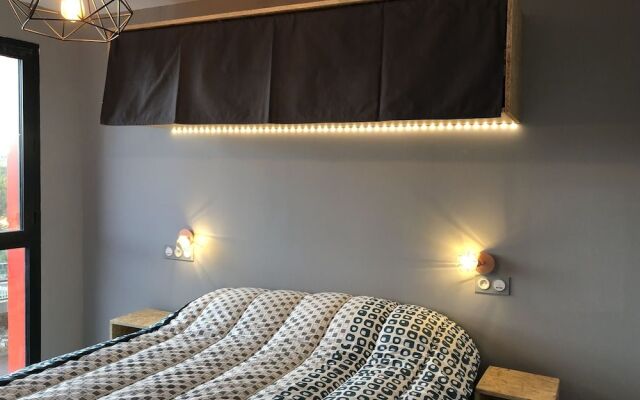 Share And Cheers Hostel