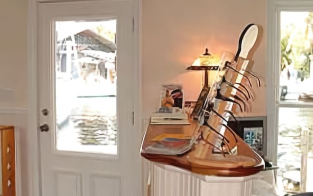 Tarpon Flats Inn and Marina