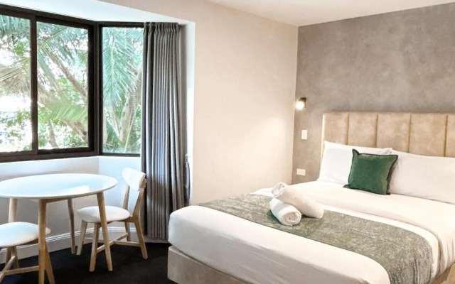 Tiki Hotel Surfers Paradise