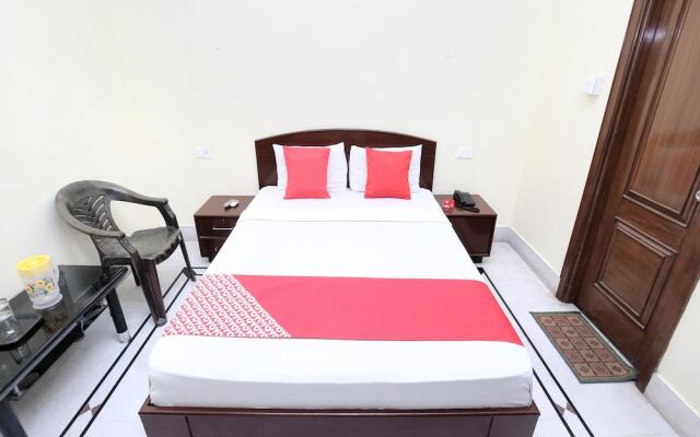 OYO 15347 Dhingra Residency