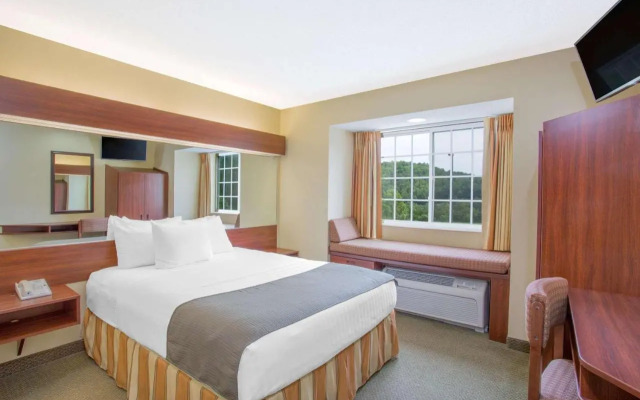 Microtel Gassaway Sutton