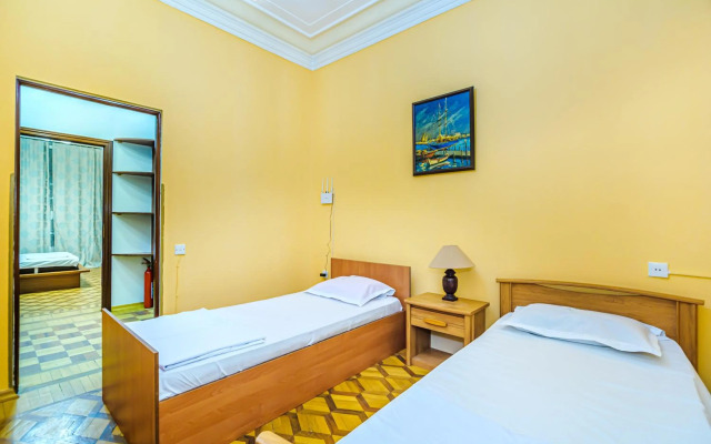 M Estate. Targovu. Nizami Street 4 room. (021).