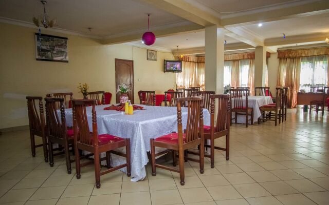 La Grand Chez Johnson Hotel Muyenga