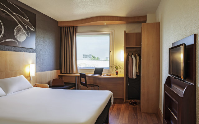 Отель ibis Barcelona Meridiana