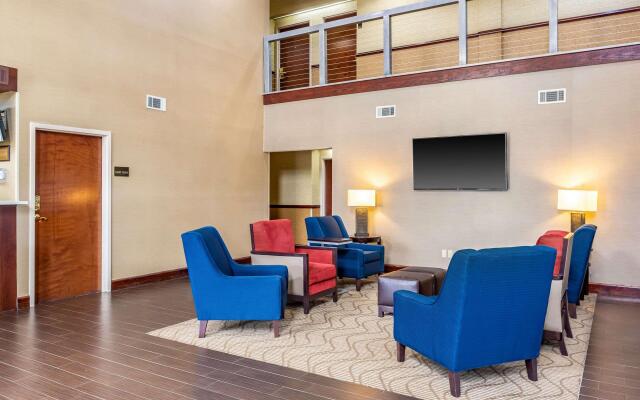 Comfort Suites near Robins Air Force Base