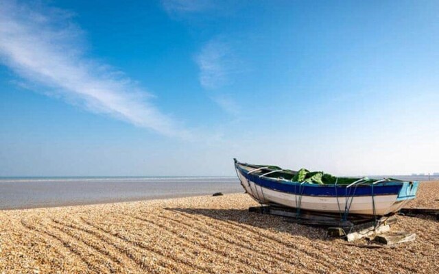 Spacious 2 bed Holiday Home Entertainment on Site