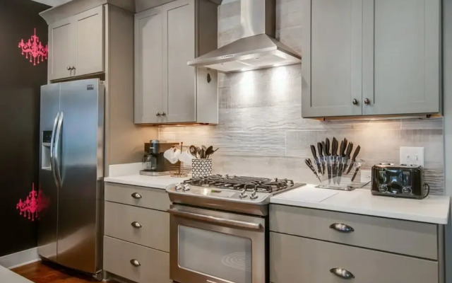 Close to the Gulch - Book Today