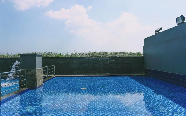 Nice And Warm Studio At Belmont Residence Puri Apartment