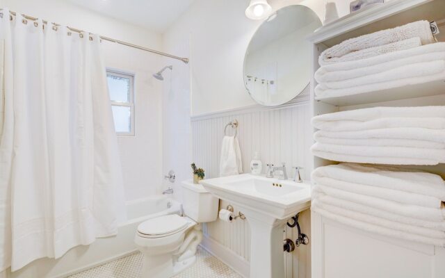 2408 Wilson Street House by RedAwning