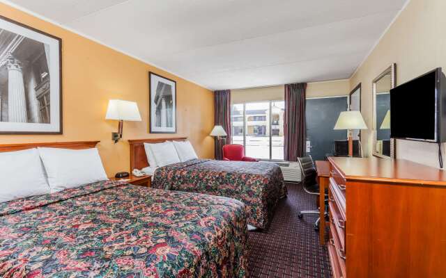 Days Inn by Wyndham Seymour