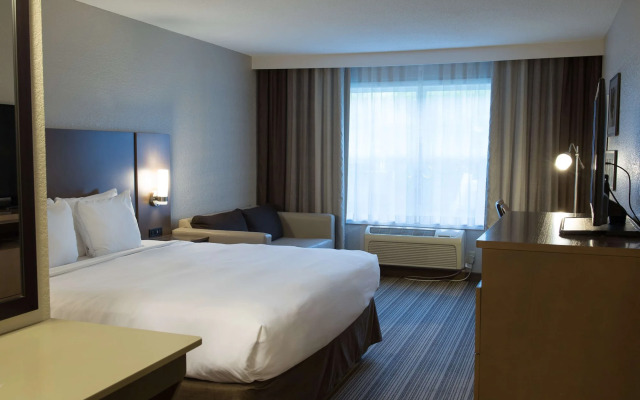 Country Inn & Suites by Radisson, Platteville, WI