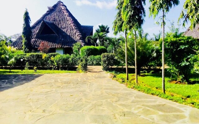 Villa Dora and Holly