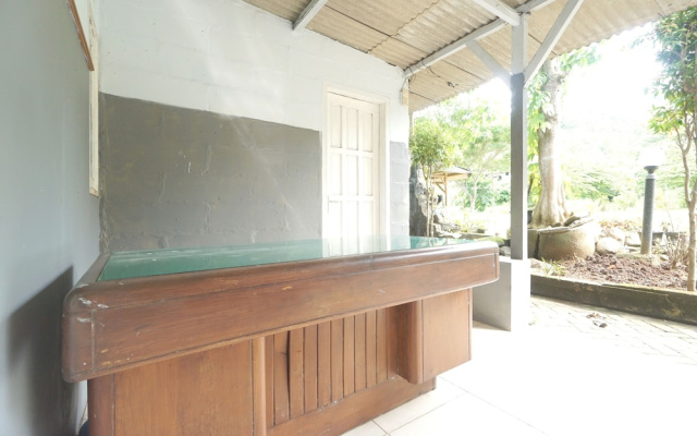SPOT ON 93620 Anisa Homestay Syariah Near Pantai Gemah Tulungaggung