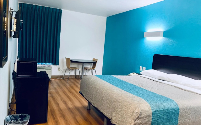 Motel 6 Lewisville, TX - Medical City