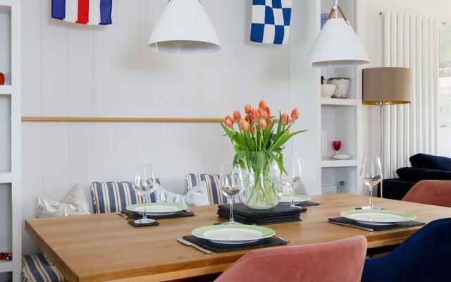 Pretty Coastal Home in Bosham Close to Water