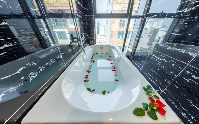 Отель Sana Danang Beach