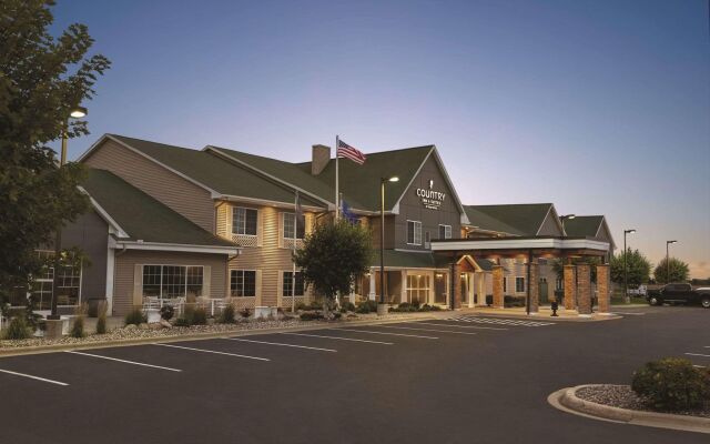 Country Inn & Suites by Radisson, Willmar, MN