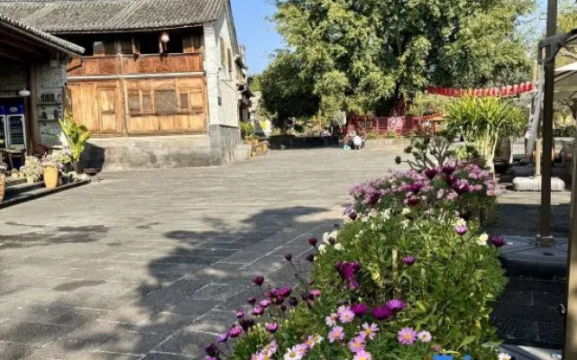 Atour Hotel Tengchong Wenxinglou