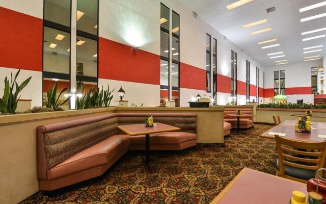 Magnuson Grand Hotel Maingate West