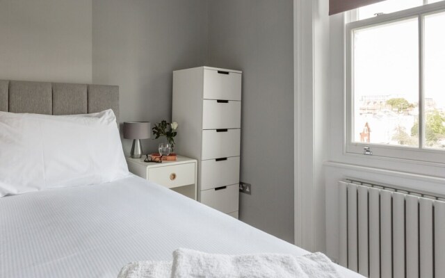 Stylish 2 Bedroom Flat in Kensington Near Hyde Park