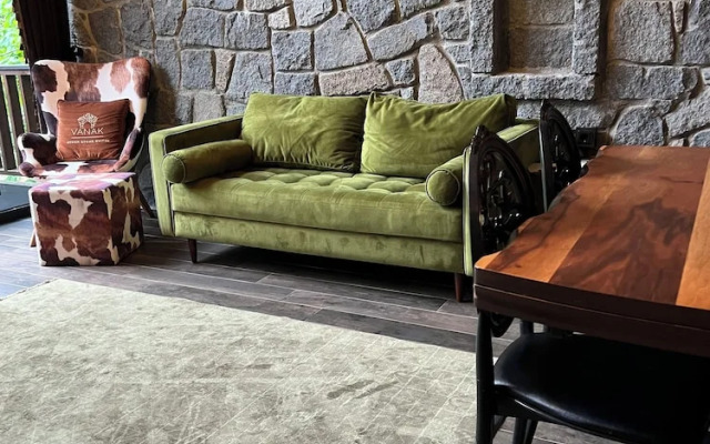 Ayder Vanak Stone Suites