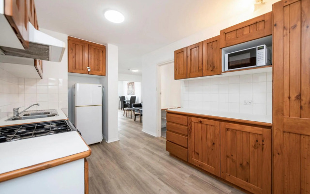 Apartment 201 - Fremantle studio apartment with ocean and harbour views