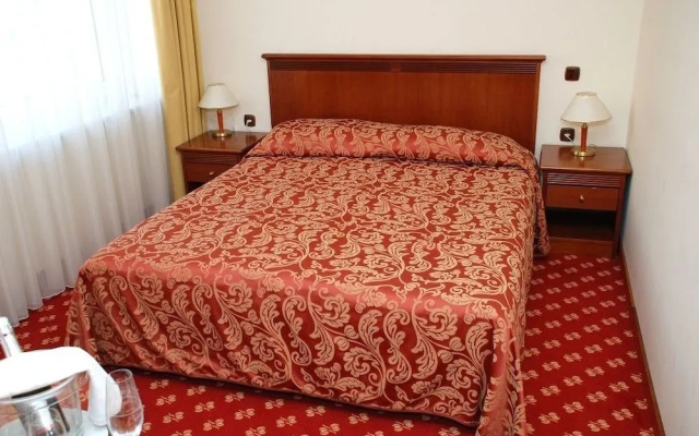 Hotel Zvezda