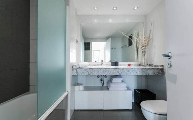 Stylish 2bed/2bath With Swimming Pool