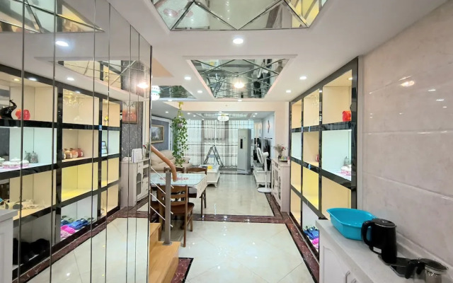 Railway Station Splendid Elegant Apartment