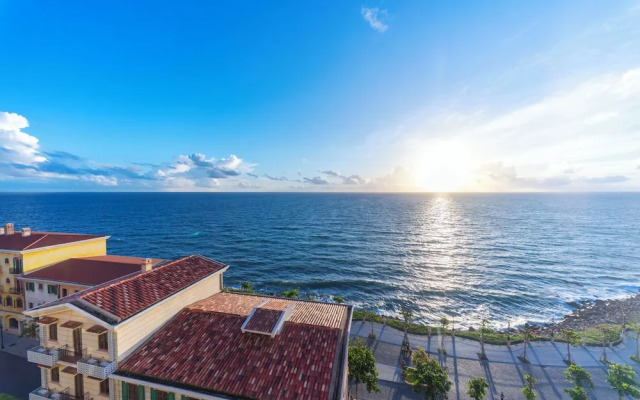 SOLANA Hotel Sunset Town Phu Quoc