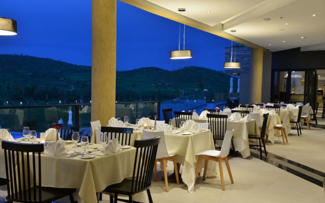 Mantis EPIC Hotel & Suites