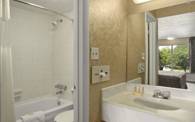 Days Inn Roanoke Civic Center