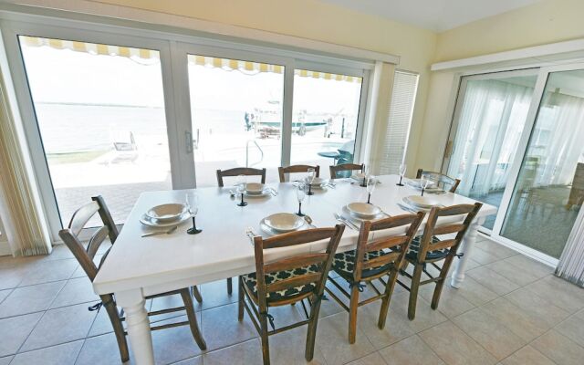 Ocean Sunrise Apartment 5