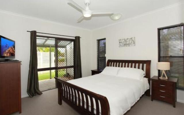 6 Petrie Ave, Marcoola, Pet Friendly, Linen supplied