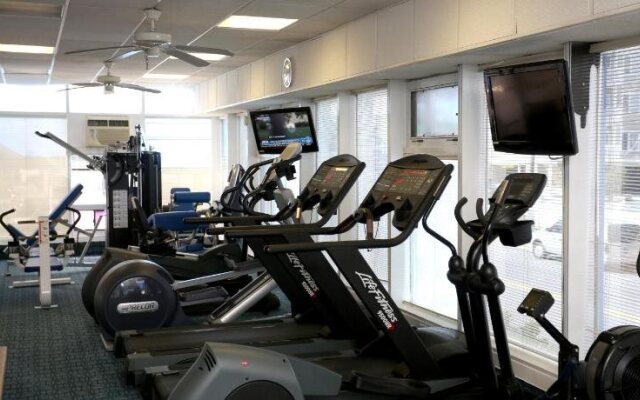 Adventurer Oceanfront Inn