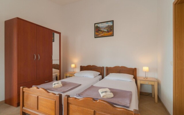 Stunning Apartment in Supetar-splitska With 2 Bedrooms and Wifi