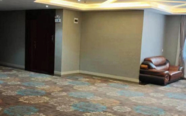 Qishan Hotel (Zhongshan Yijiayi Xinghe Plaza)