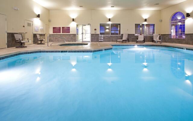 Holiday Inn Express Farmington - Bloomfield by IHG