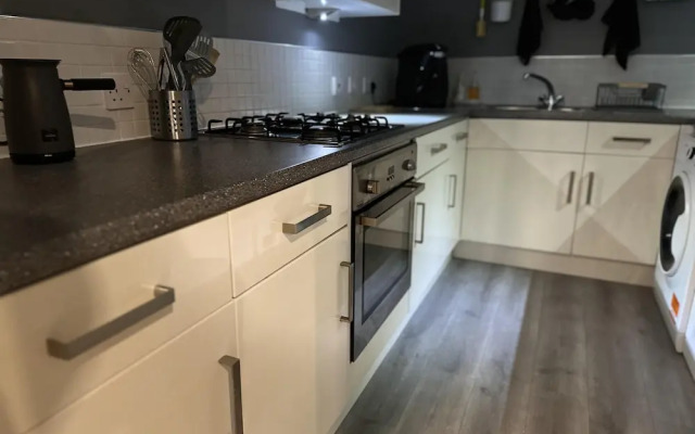 Croydon Cozy Retreat - 2 Bedroom Luxury Home