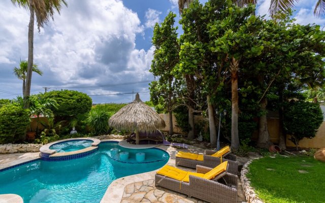 Mexican Style Villa With Private Pool, Free Utilities